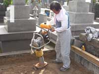 墓地の基礎固め